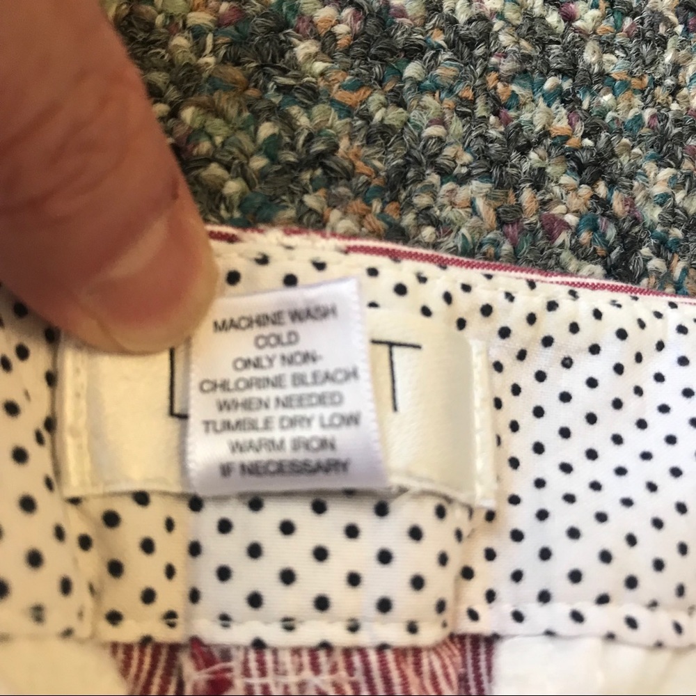 LOFT red and white striped shorts size 2P - Picture 4 of 4